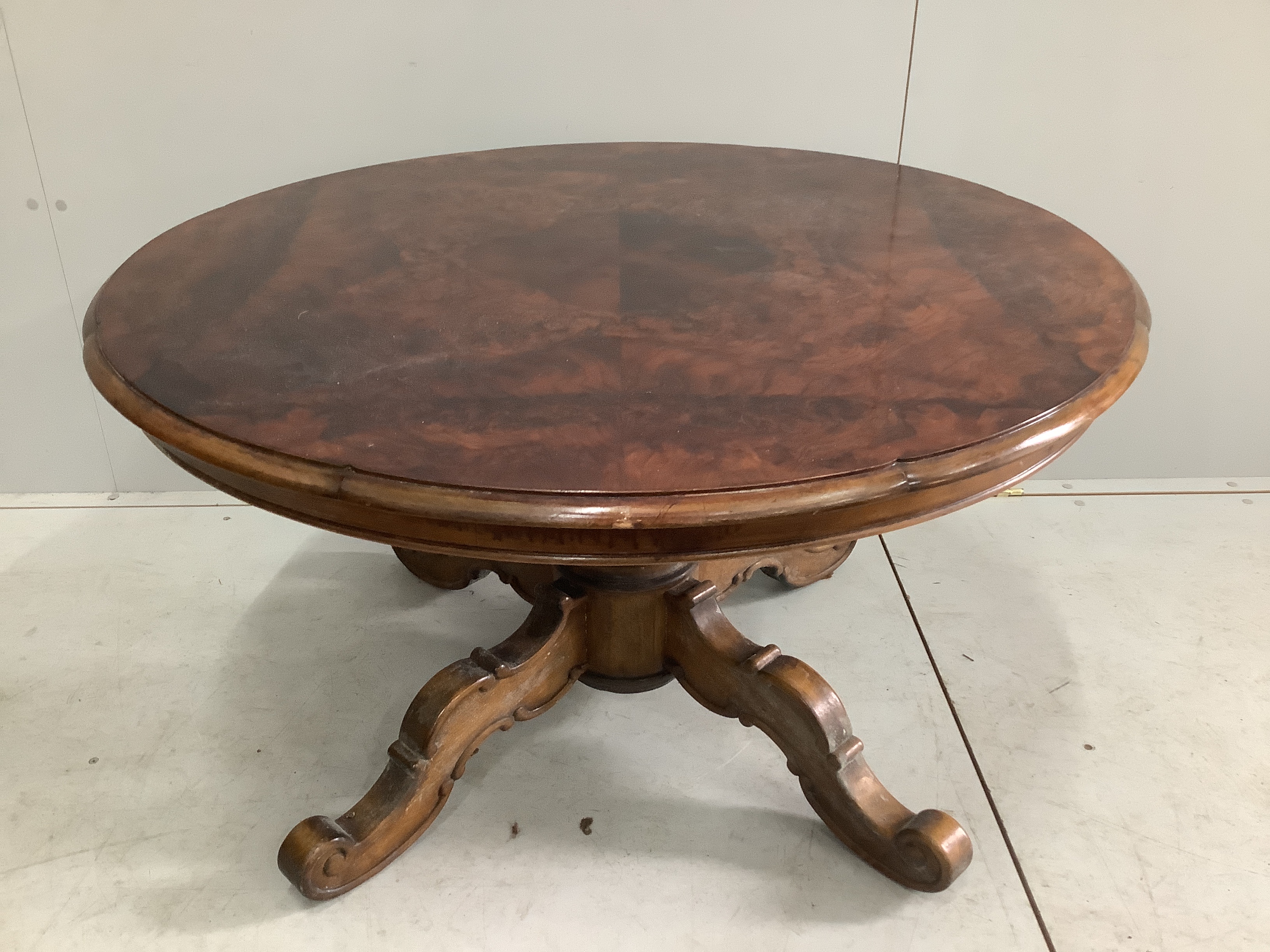 An early 20th century Continental figured walnut circular coffee table, diameter 98cm, height 57cm